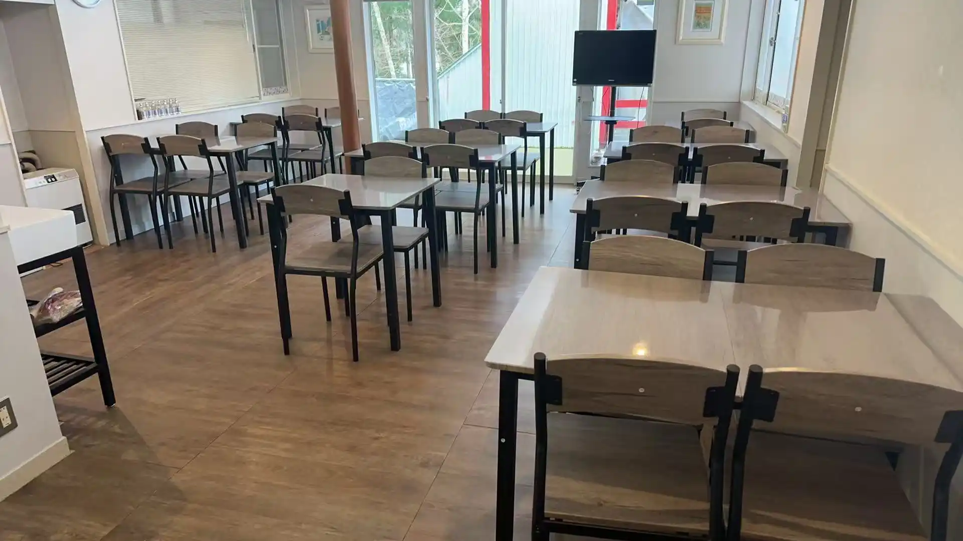 Play&Crazy レストラン外観・内観